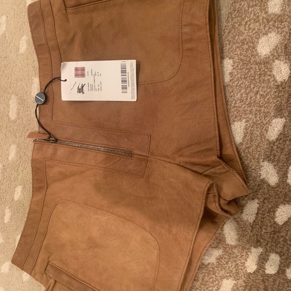 Burberry Cadwell Camel Leather Shorts - Picture 3 of 7